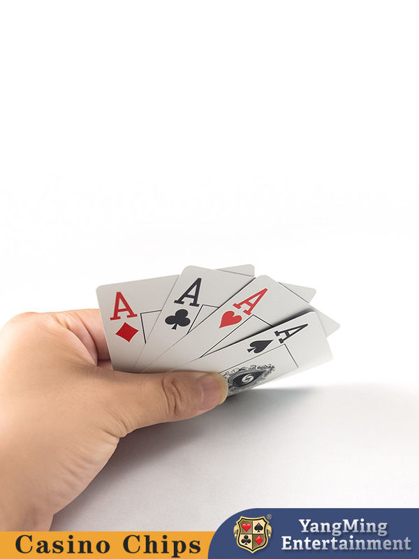 Jakość Wodoszczelne PVC Turniej Texas Hold'em Karty plastikowe Dwóchstronne Zmrożone Duże litery Drukowanie kart do gry fabryka