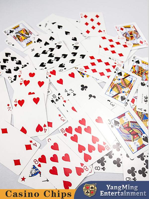 Quality Domestic Blue Core Playing Cards Bee Backed Playing Cards Waterproof Anti-Folding Cards factory
