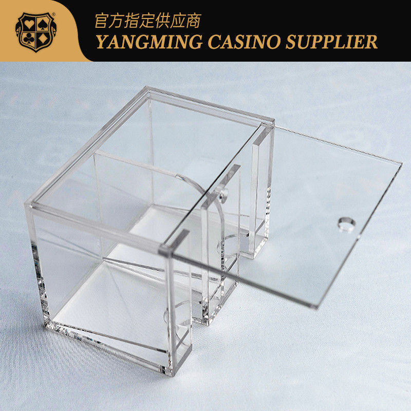 गुणवत्ता बैकारेट 8 जोड़े डिस्पोजेबल कार्ड बॉक्स एक्रिलिक पारदर्शी दो ग्रिड खेल कार्ड बॉक्स कारखाना