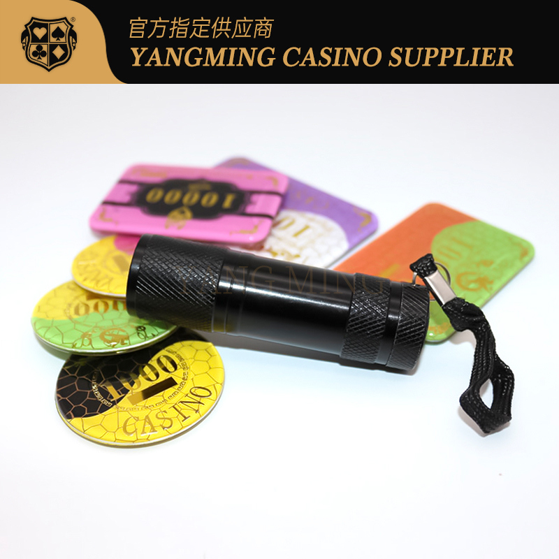 Kualitas Handheld Portable Mini UV Code Verifikasi Lampu Kasino Poker Chip Coin pabrik