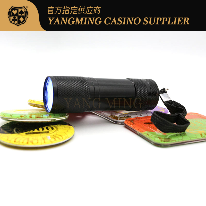 Kualitas Handheld Portable Mini UV Code Verifikasi Lampu Kasino Poker Chip Coin pabrik