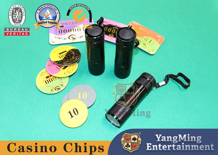 Qualität Purpurroter UV-Licht-Handkontrolleur 2 in 1 Mini Money Counterfeit Fake Forged-Fälschungs-Anmerkung Identifikations-UV-Licht-Mag Fabrik