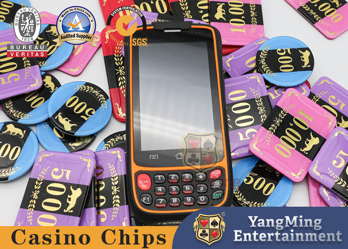 Qualità Lettore di codici a barre tenuto in mano Mhz13.56 4G WiFi Bluetooth Android del touch screen con il lettore Collector di NFC RFID di SIM Card fabbrica