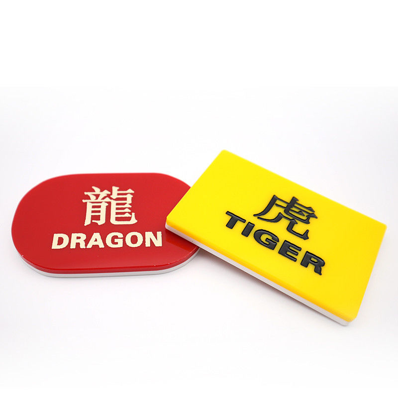 Qualidade Imprimir frente e verso plástico acrílico a favor do meio ambiente Chinese&English que grava o código chapeia o negociante fábrica