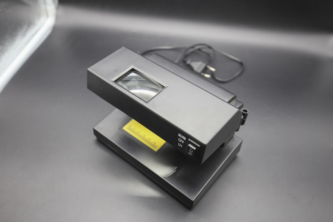 Kualitas Desktop Klasik Tradisional UV Ungu Lampu Kode Inspeksi Lampu Texas Hold'Em Clay Chip Coin Lembaran Plastik Keaslian pabrik