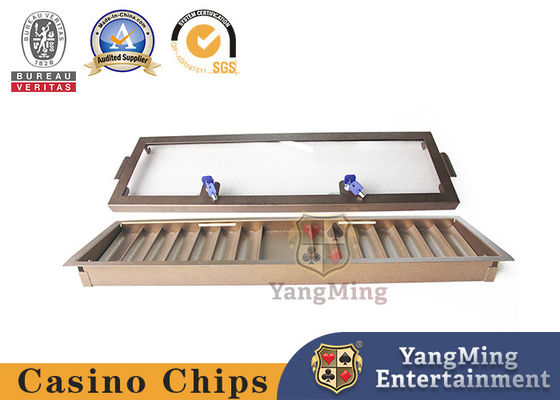 Kualitas Kuningan Logam Besi Lapisan Tunggal Kotak Chip Dikunci Baccarat Akrilik Texas Clay Anti-Pemalsuan Chip Meja Baki pabrik
