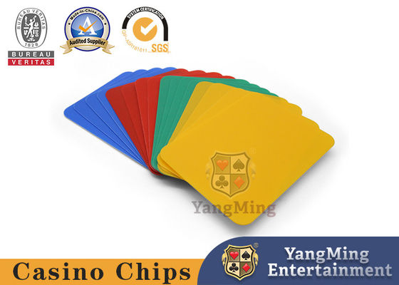 Jakość 4 kolorowe akcesoria do gier kasynowych 100% plastikowa spersonalizowana karta do gry w bakarata fabryka