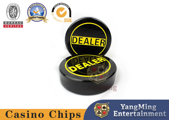Chất lượng Truyền thống Cổ điển Màu đen và Màu vàng Nhiệt độ cao Khắc Đại lý Texas Thẻ định vị Thẻ trò chơi Câu lạc bộ Poker nhà máy