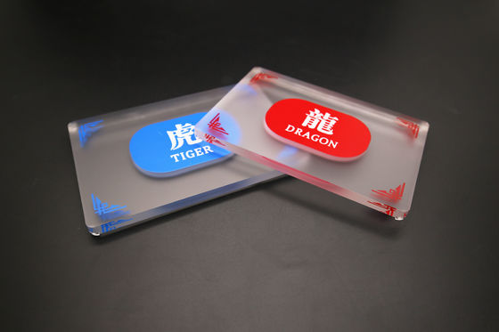 Qualität Halb-bereifte Acrylhändler-Knopf-freie Karte Texas Hold sie Bakkarat-Brettspiel-doppelseitiges Drucken Crystal Plastic Fabrik