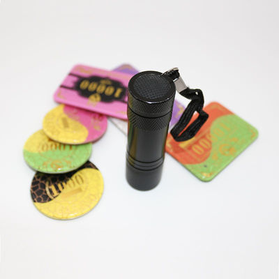 Qualität UVanti-fälschungskennzeichen schwarzer Mini Portable Lanyard Code Inspections-Lampen-Texas Holde-' M Poker Chip Coin Plastic Sheet Fabrik