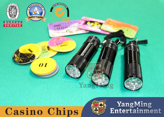 品質 手持ちのブラックライト懐中電灯 395nm ミニライト トーチ検出器 ポッカーチップ バッテリー 含まれていません 工場